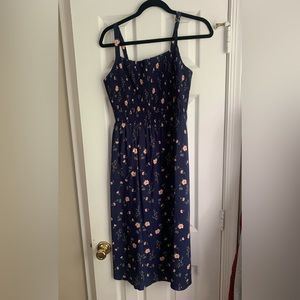 Old Navy smocked blue dress with pockets!